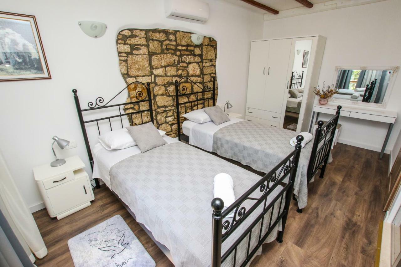 Villa Alma Kaštelir Esterno foto